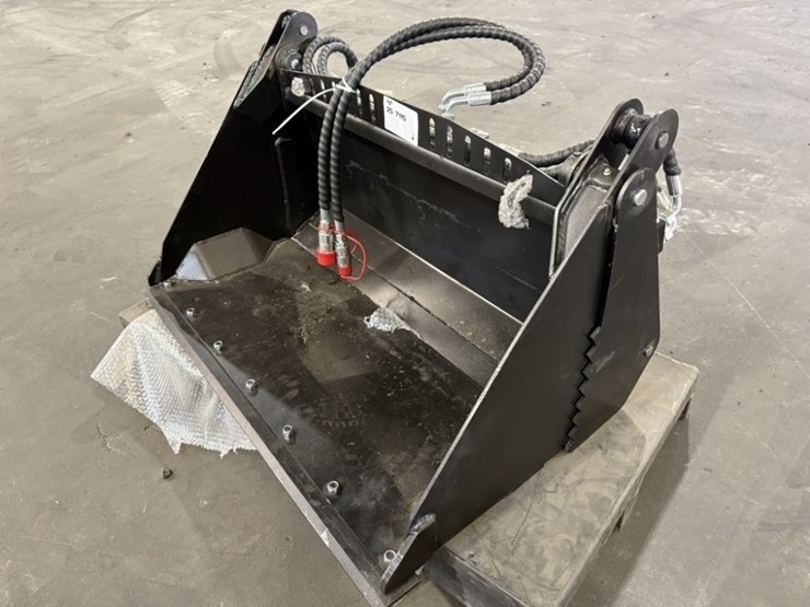 2025-ir-27"-4-in-1-bucket-image-2