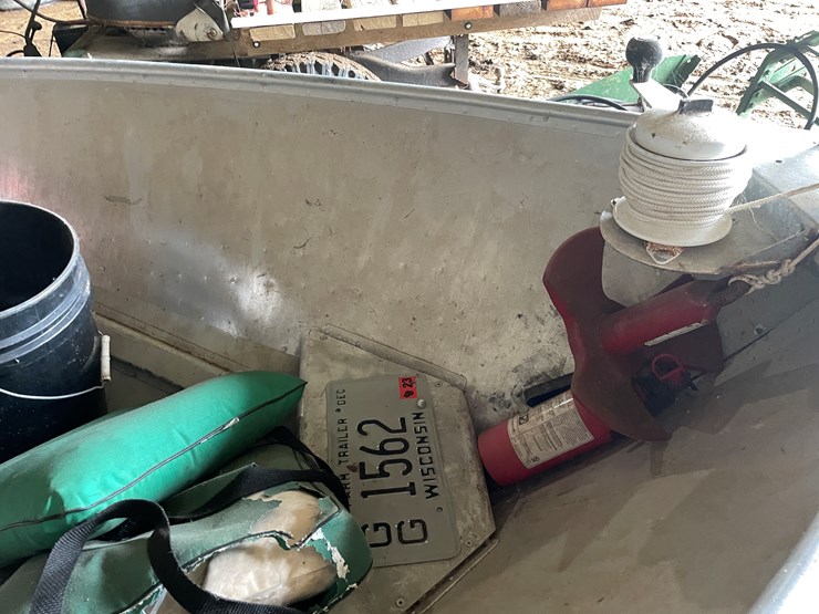 #5492-•-14'-alumacraft-boat-with-chrysler-20hp-outboard-motor-image-15