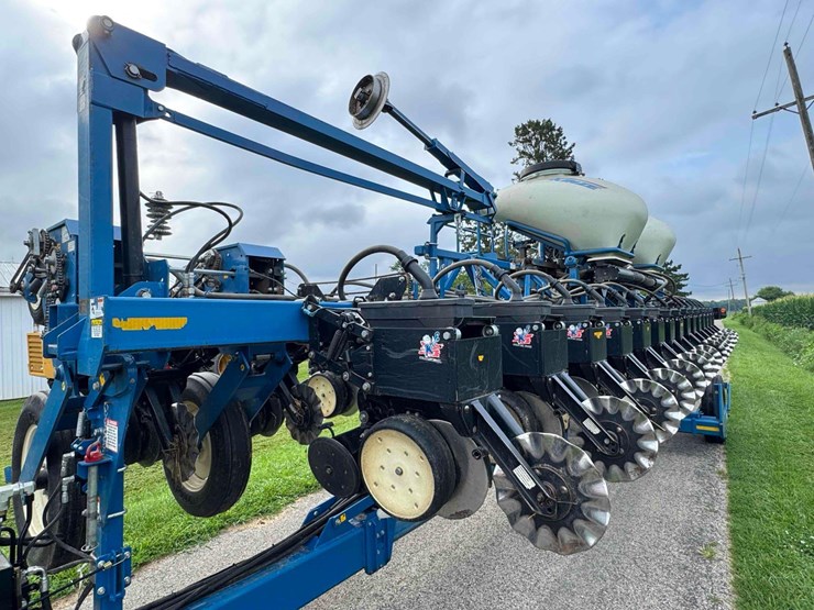 2014-kinze-3600-image-28