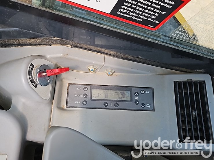 2019-deere-35g-image-35