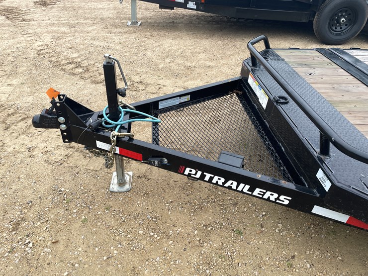 #164-•-2023-pj-tilt-top-16'-utility-trailer-(has-wi-title)-image-7
