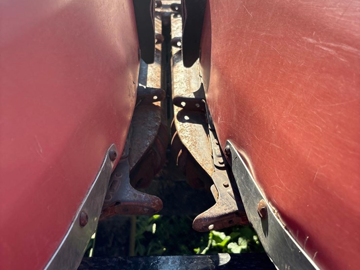 12-row-30”-corn-head-(-ih-1000-series-frame)-image-9