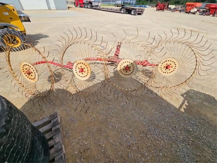 #293-•-3pt-4-wheel-rake-image-1
