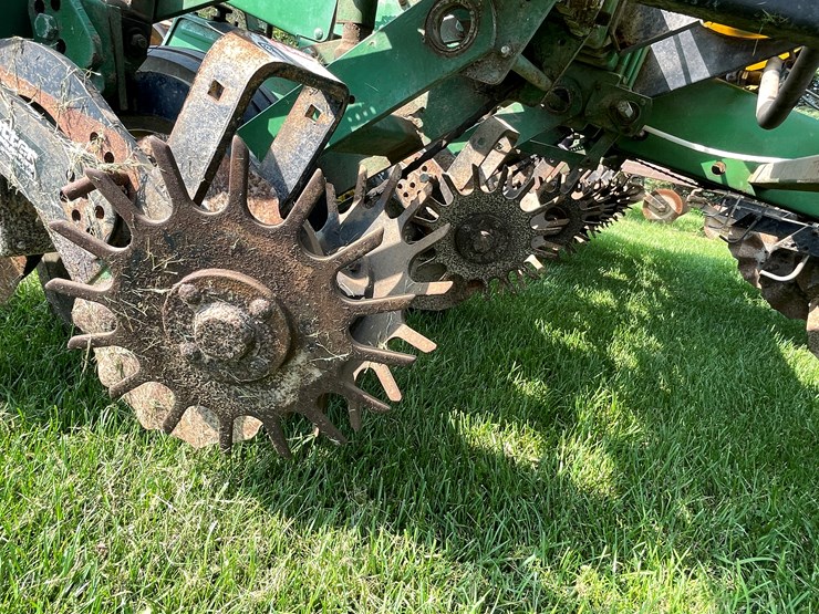 #5551-•-john-deere-p7000-planter-seeder-image-26