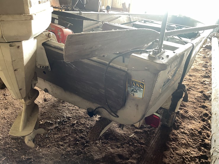 #5492-•-14'-alumacraft-boat-with-chrysler-20hp-outboard-motor-image-7