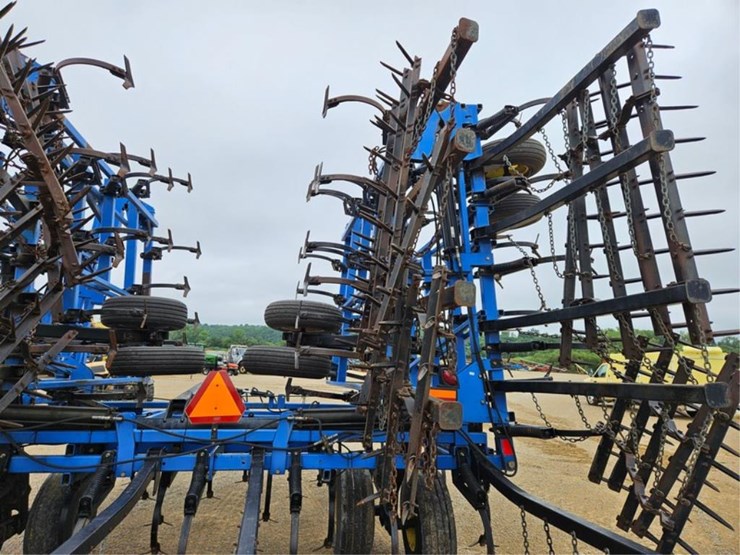 new-holland-st250-image-16