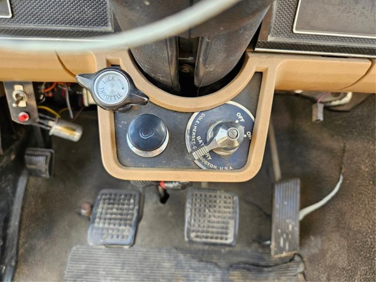1983-ford-f800-image-31