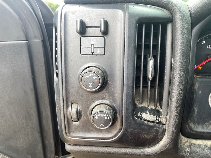 #112-•-2015-chevy-2500-diesel-4x4-pickup-(has-wi-title)-image-51