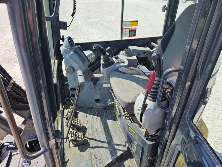 2019-deere-35g-image-17