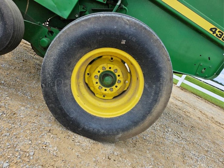 john-deere-435-image-33