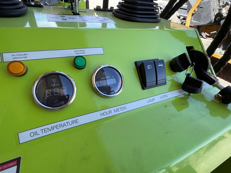#4601-•-landhero-mini-skid-steer-loader-image-10
