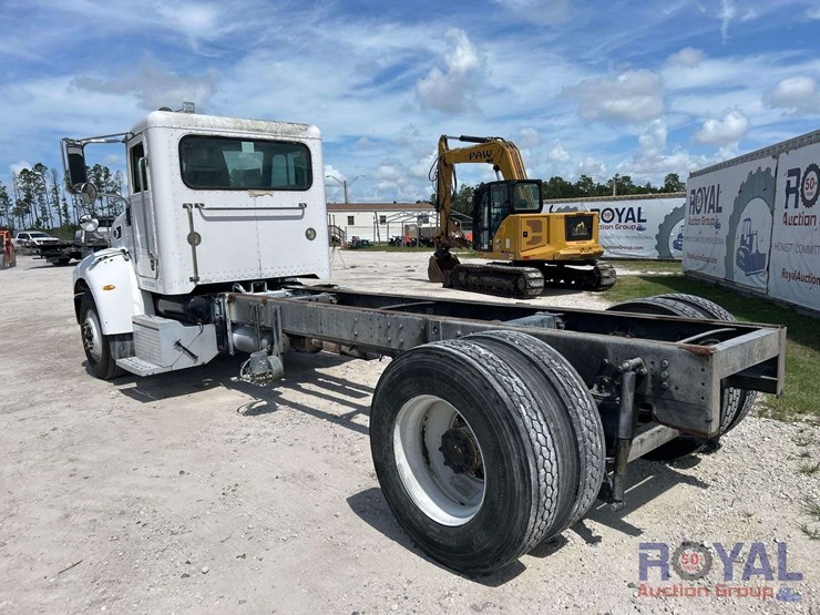 2009-peterbilt-335-image-4