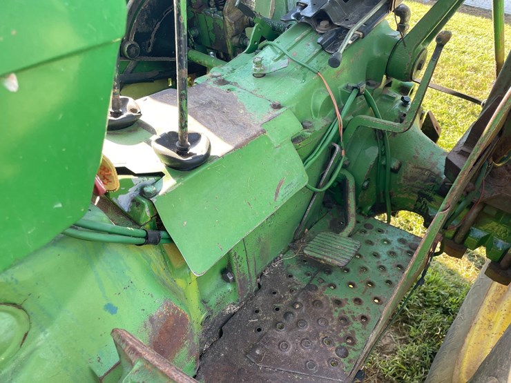 john-deere-2040-image-40