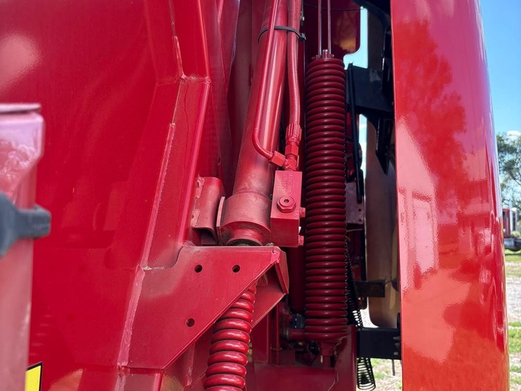 2015-new-holland-roll-belt-560-image-26