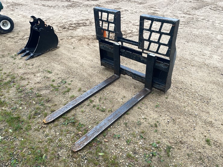 #194-•-stout-skid-steer-mount-pallet-forks-image-1