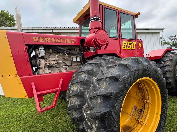 1976-versatile-850-image-41