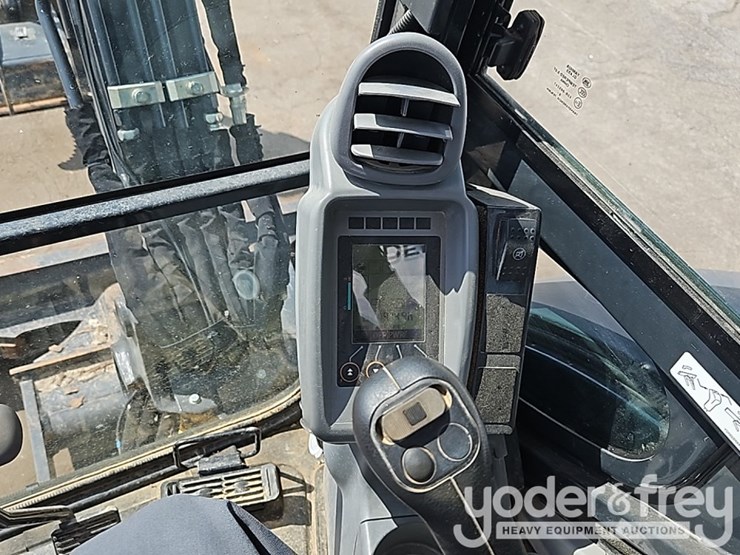 2019-deere-35g-image-37