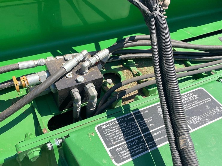 2019-john-deere-560m-image-44
