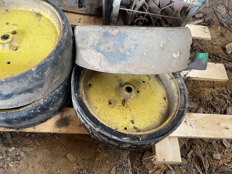 #5557-•-john-deere-gauge-wheels-image-4