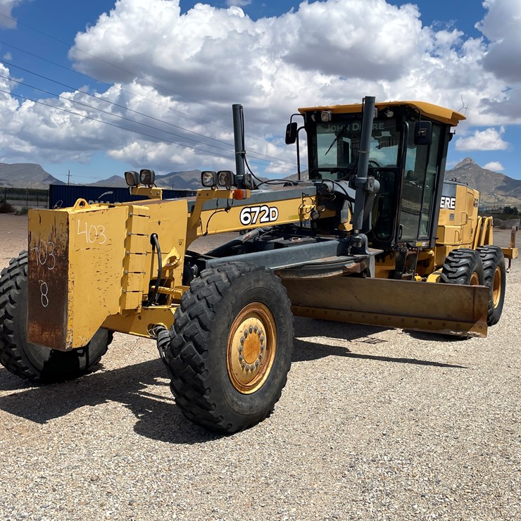 DEERE 672D