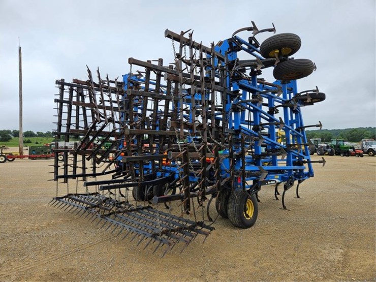 new-holland-st250-image-5