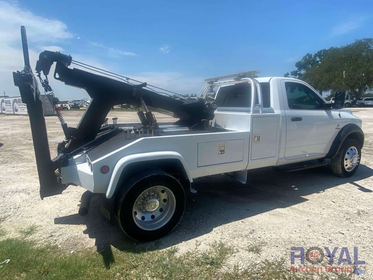 2014-dodge-ram-5500-image-3