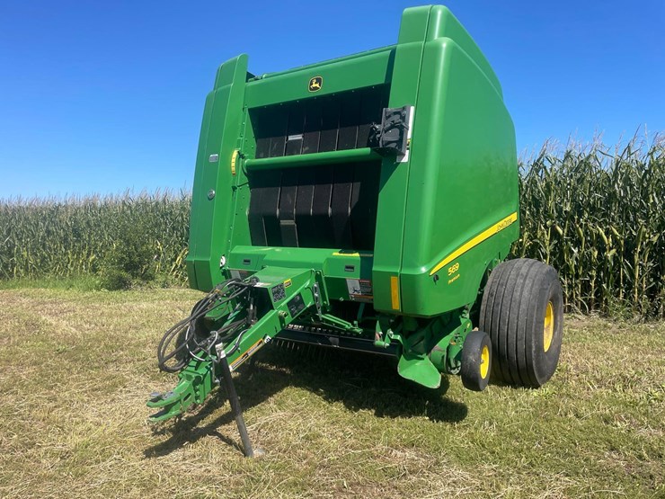 2017-john-deere-569-premium-image-1