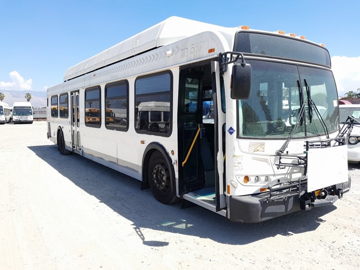lot#-409-2007-new-flyer-c40lfr-transit-bus-image-1