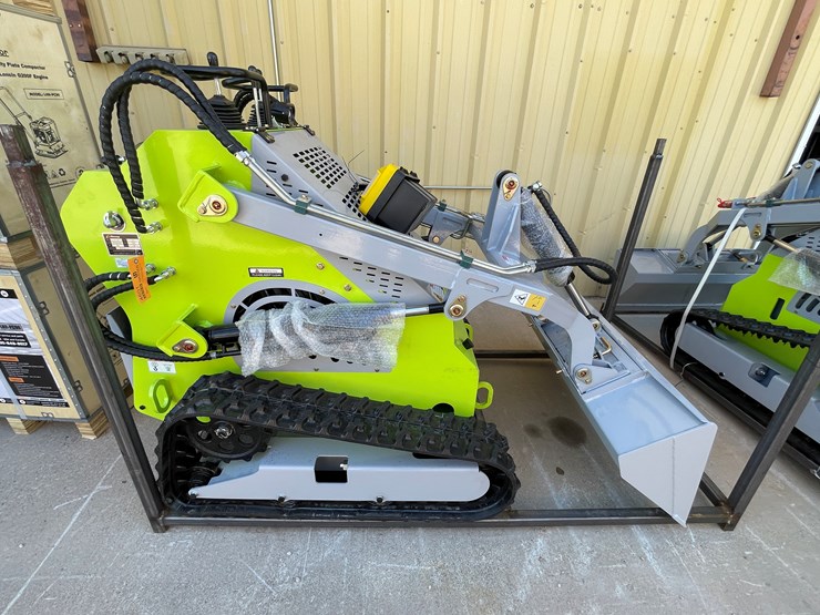 #4601-•-landhero-mini-skid-steer-loader-image-21