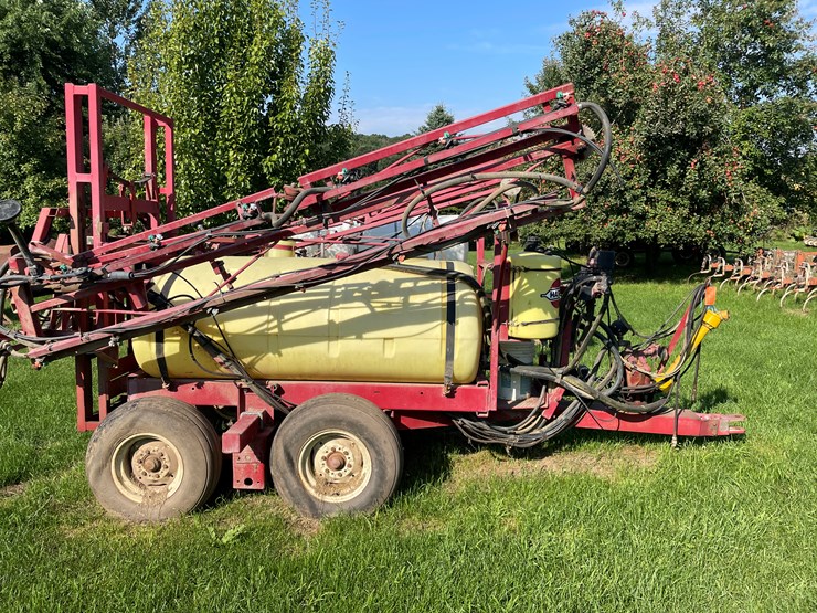 #5476-•-500-gallon-hardi-pull-behind-sprayer-image-8