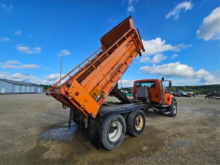 #381-•-2009-ih-7500-tandem-axle-dump-truck-image-19