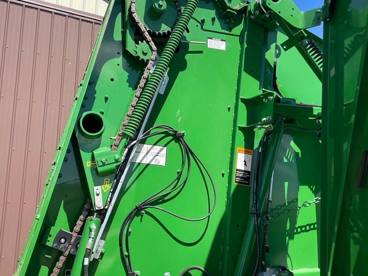 2021-john-deere-560m-image-35
