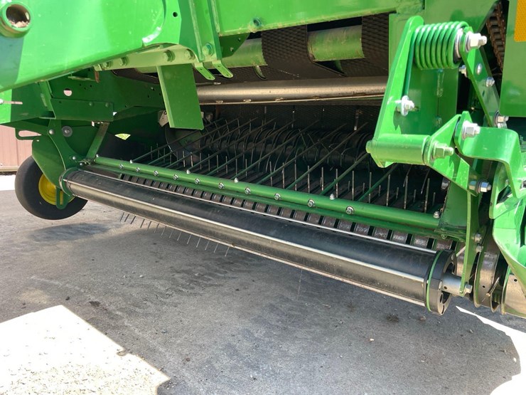 2021-john-deere-560m-image-18