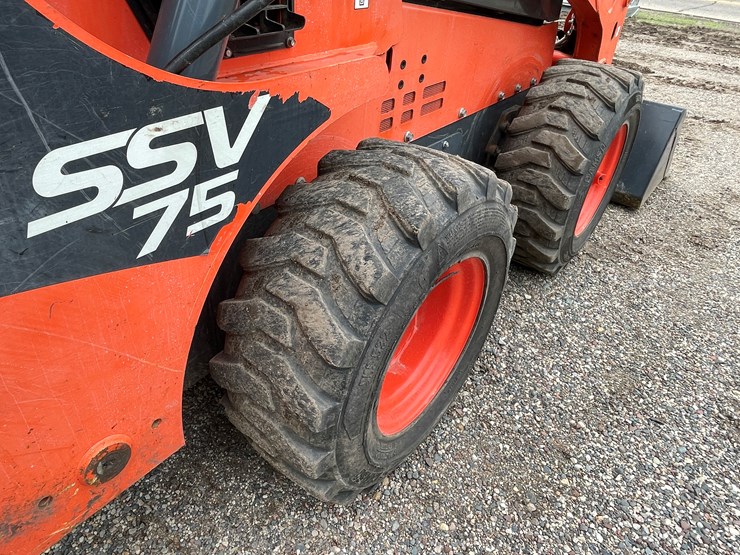 2016-kubota-ssv75-image-29