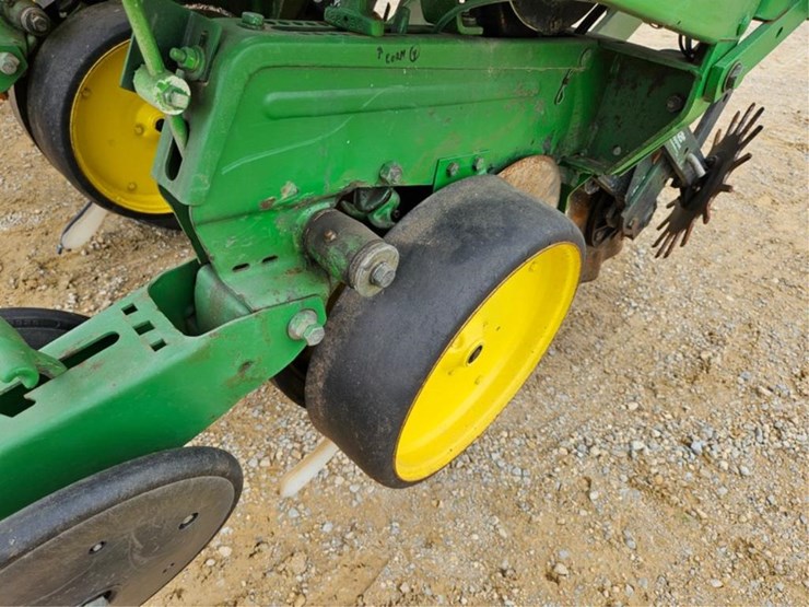 john-deere-7200-image-32