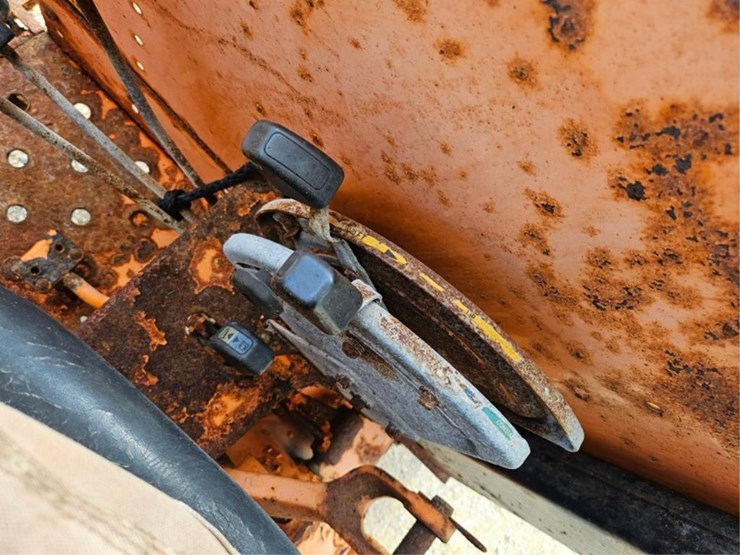 massey-ferguson-383-image-36