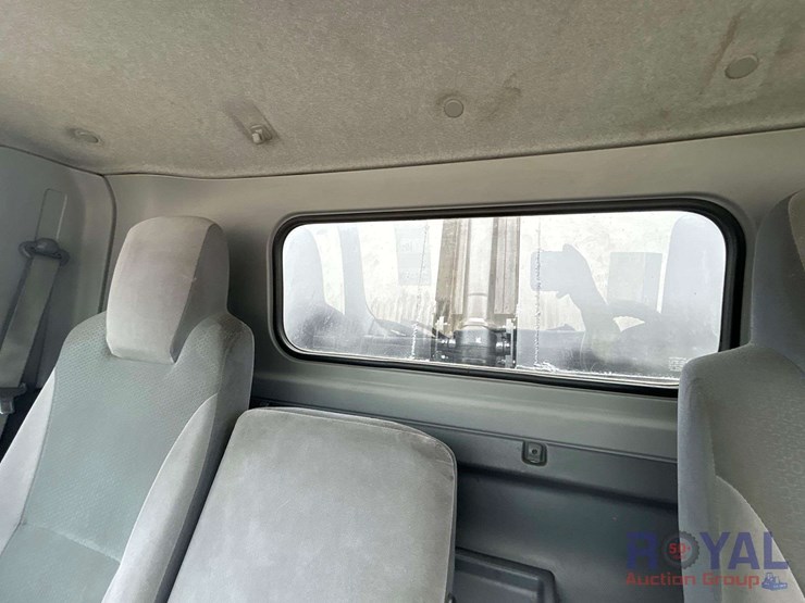 2016-isuzu-npr-landscape-dump-truck-image-20