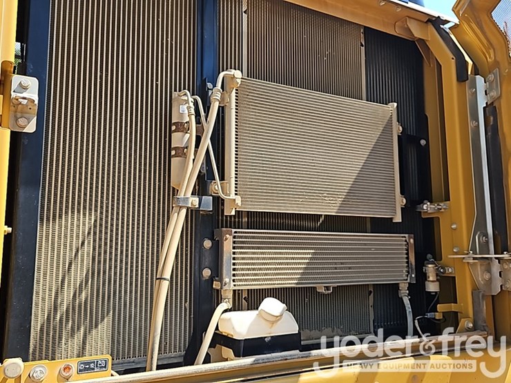 2016-caterpillar-336fl-image-28