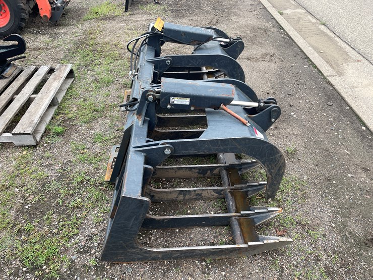 #186-•-stout-skid-steer-mount-84"-grapple-bucket-image-3