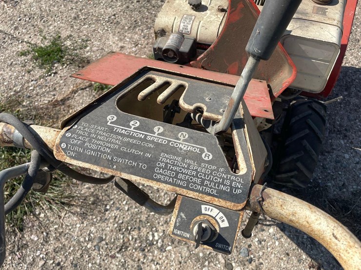 arends-26”-snowblower-image-5
