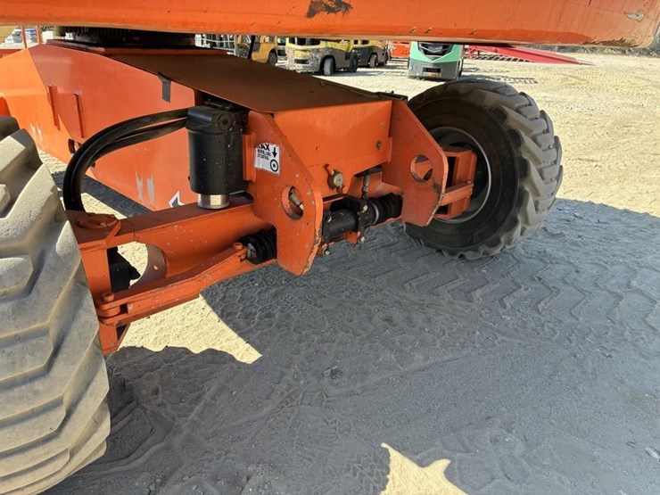 2012-jlg-400s-image-5