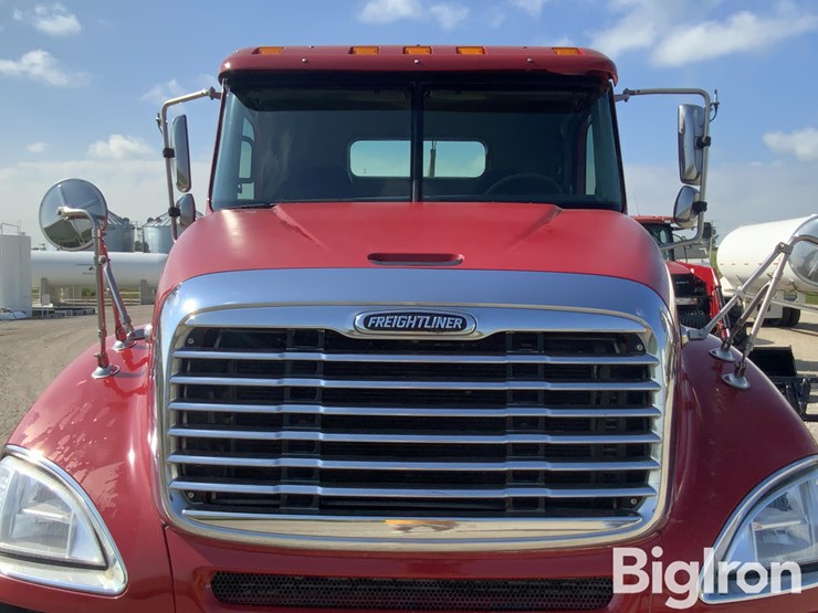 2006-freightliner-columbia-120-image-11