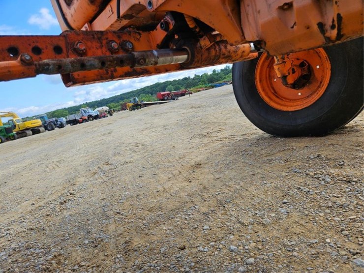 massey-ferguson-383-image-45