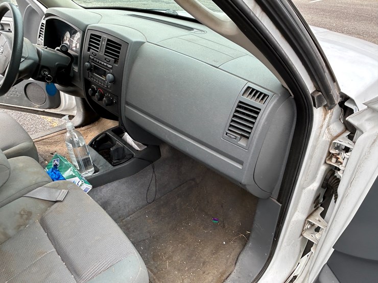 2005-dodge-dakota-image-34