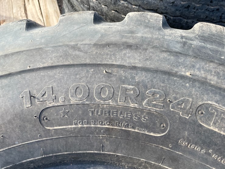 #3735-•-lot-of-tires-(las-cruces,-nm)-image-7