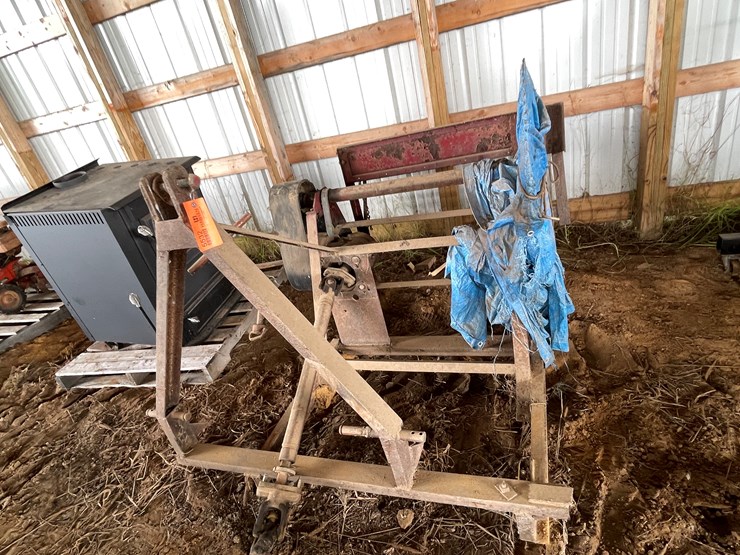 #5532-•-3-point-pto-driven-saw-rig-image-3