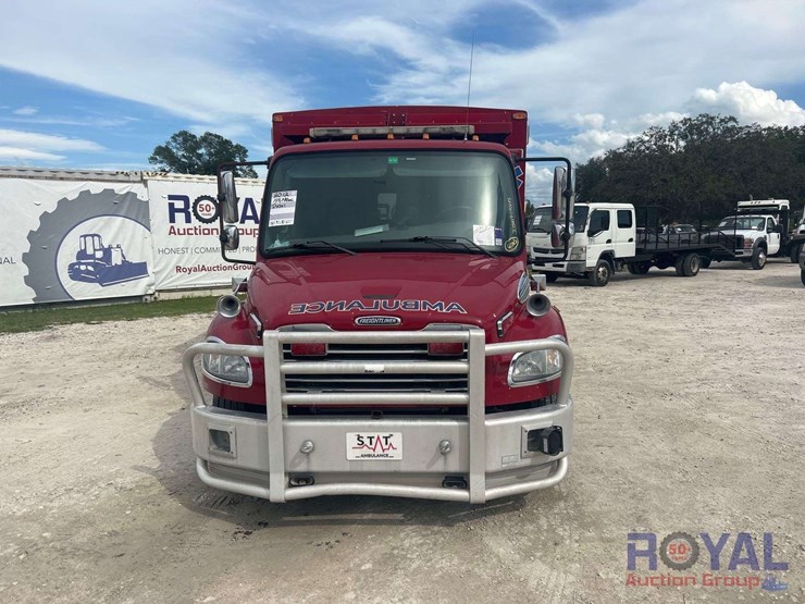 2012-freightliner-m2-106-braun-ambulance-image-31