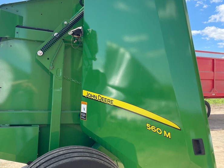 2021-john-deere-560m-image-41