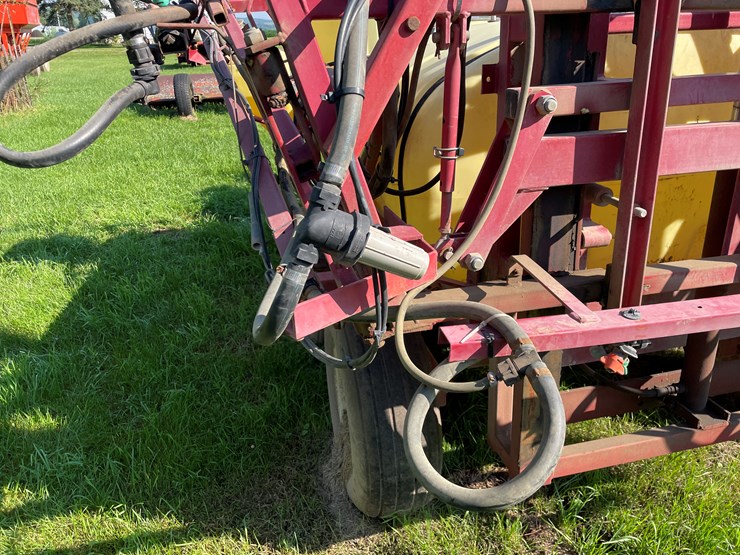#5476-•-500-gallon-hardi-pull-behind-sprayer-image-9