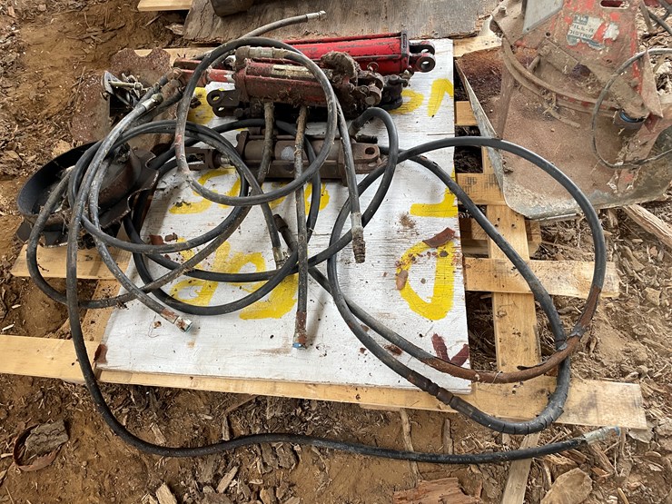 #5559-•-miscellaneous-cylinders,-hoses,-planter-parts,-and-more-image-6